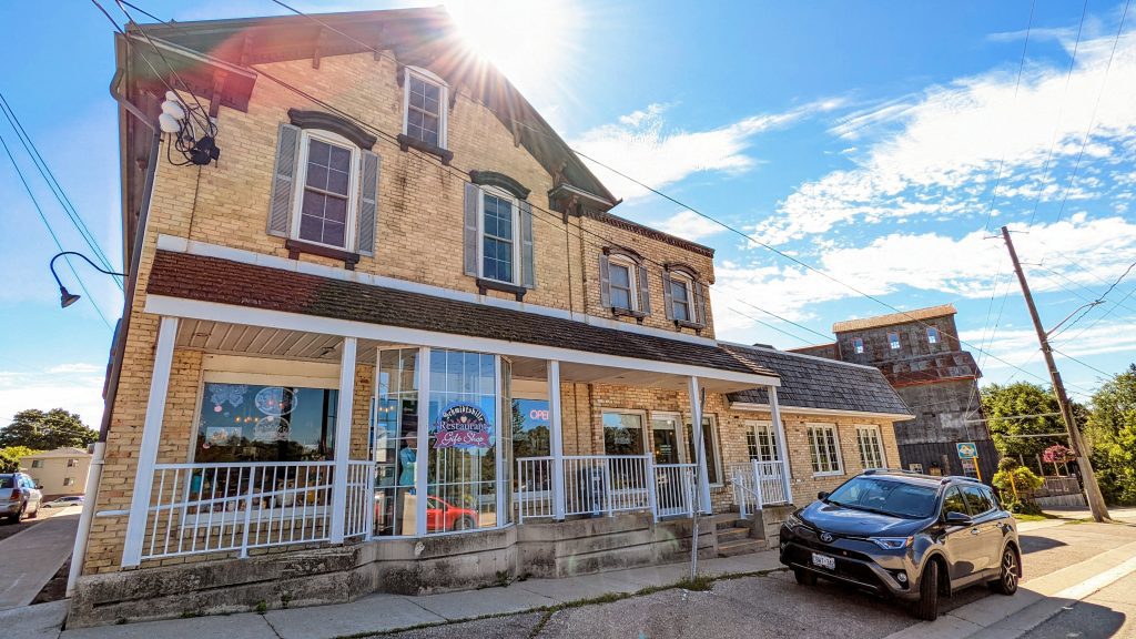 Exterior shot of schmidtsville restaurant on a sunny day