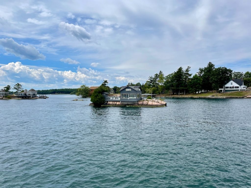 A view of 1000 islands boat cruise