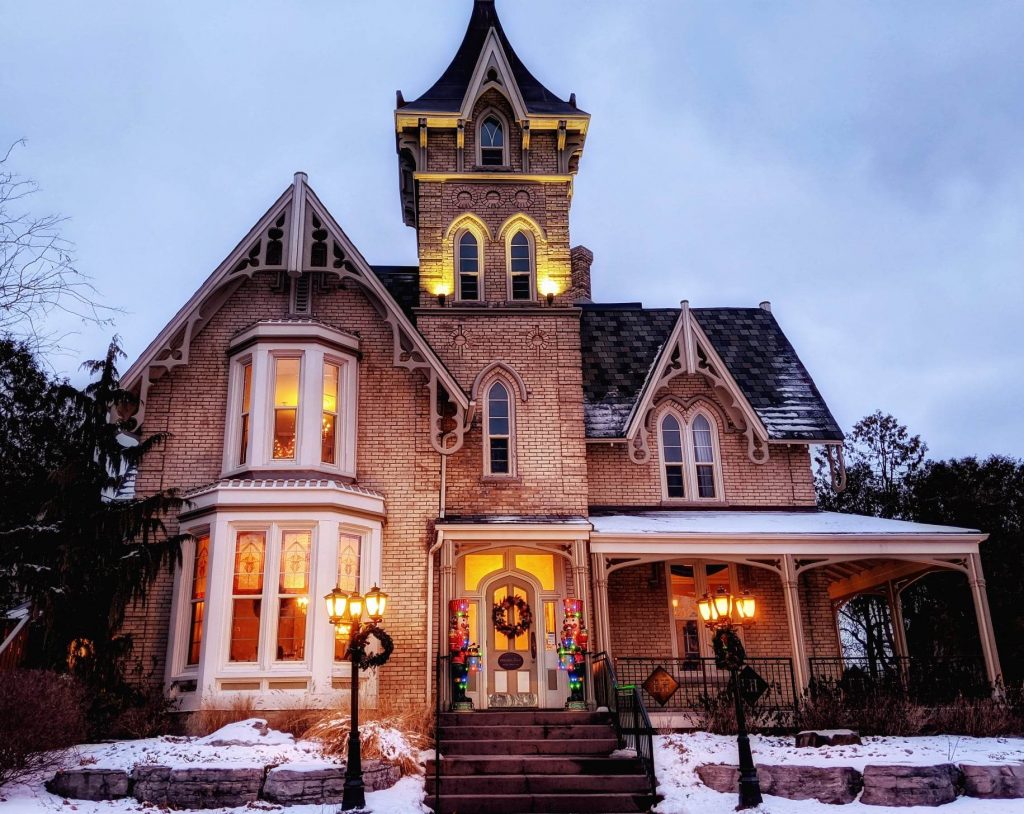 the elm hurst inn exterior in the winter with snow