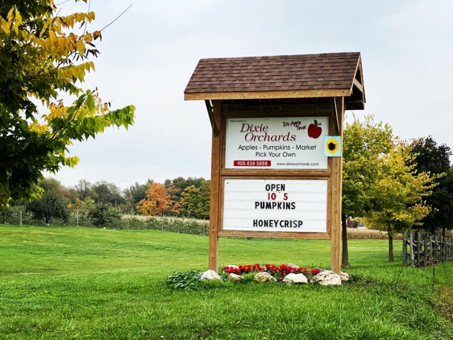 Photo of road sign for Dixie Orchards